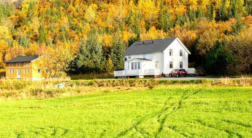 Das Weiße Haus in der Angellodge "Tjongsfjord Lodge" in Nordnorwegen