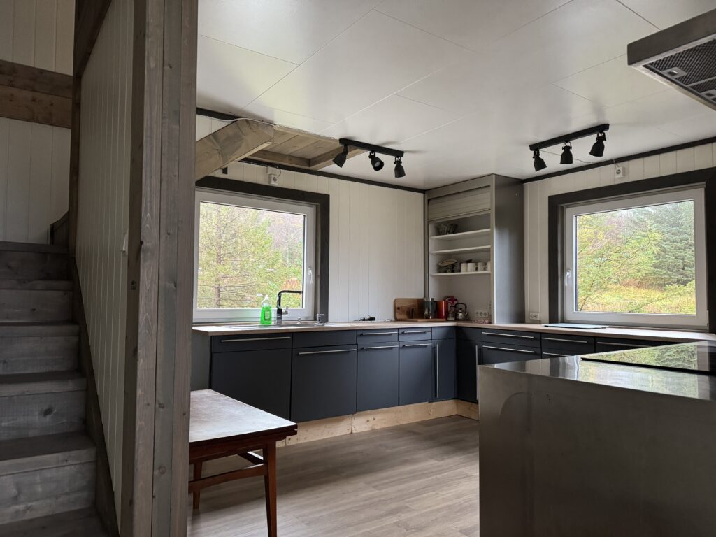 HAUS Nr. 4 – MOOSE COTTAGE BEI TJONGSFJORD LODGE: DIE erstklassige ANGELUNTERKUNFT IN NORDNORWEGEN FÜR MEERESANGELABENTEUER<br> <b> 2.000,00 € / Woche </b> 2 IMG 4404