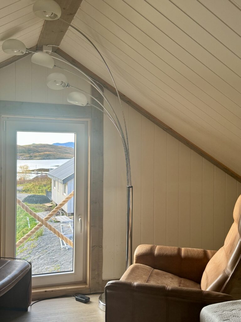 HAUS Nr. 4 – MOOSE COTTAGE BEI TJONGSFJORD LODGE: DIE erstklassige ANGELUNTERKUNFT IN NORDNORWEGEN FÜR MEERESANGELABENTEUER<br> <b> 2.000,00 € / Woche </b> 7 IMG 4540 1
