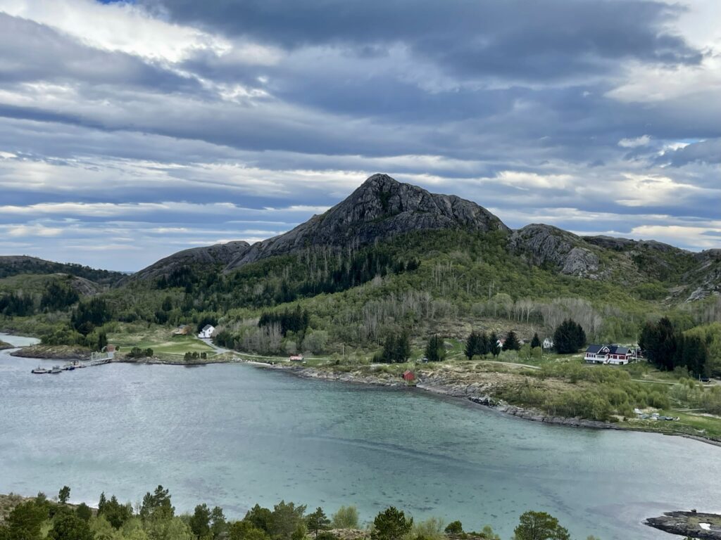 This beautiful lodge boasts spacious living areas, a fully equipped kitchen, and five cozy bedrooms with premium bedding and linens. With stunning views of the surrounding natural beauty and convenient access to world-class fishing, The White House is the perfect retreat for a relaxing and memorable vacation in Northern Norway.