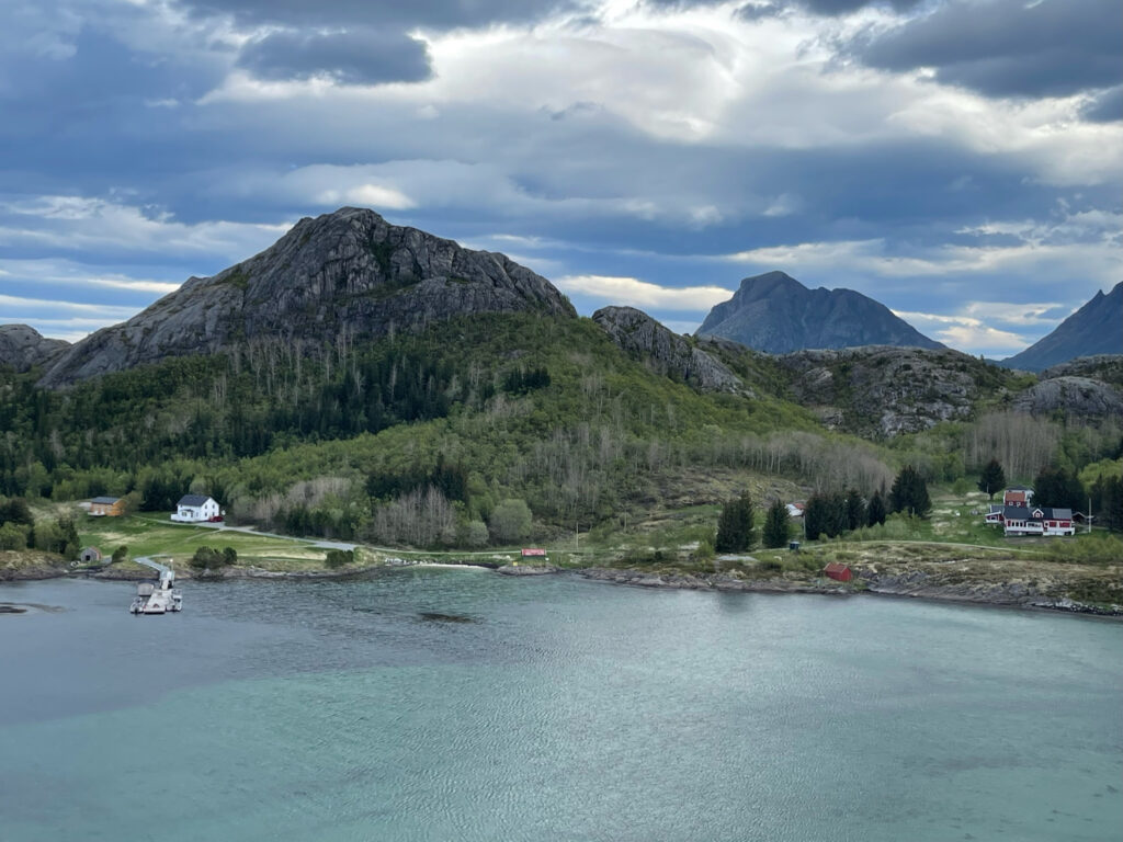 The view of all three houses belonging to Tjongsfjord fishing lodge 